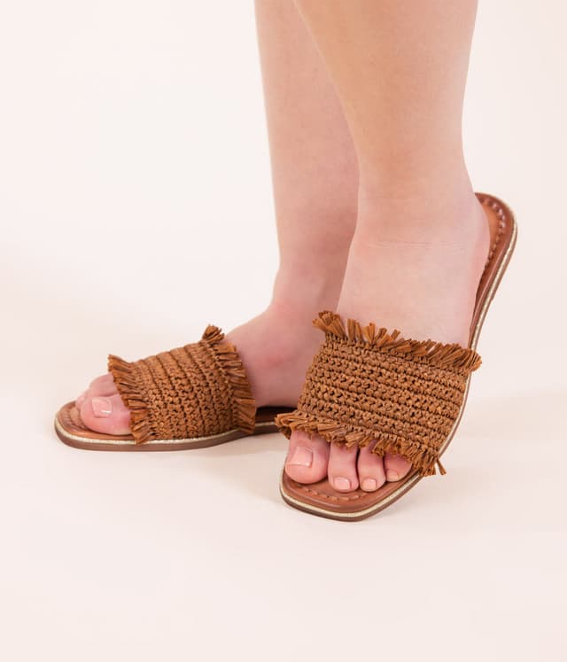 Leather Flat Open-toe Sandals In Tan With Cushioned