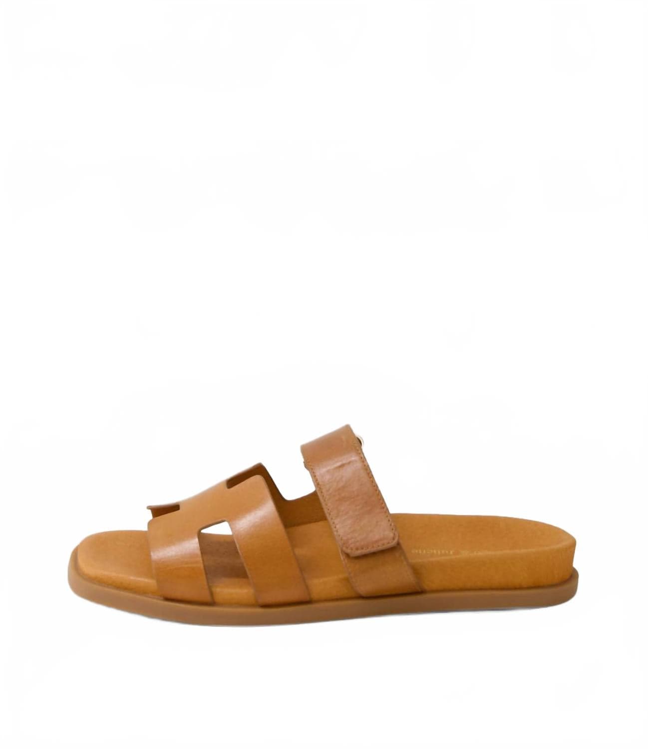 Nodette Flat Leather Sandal In Tan
